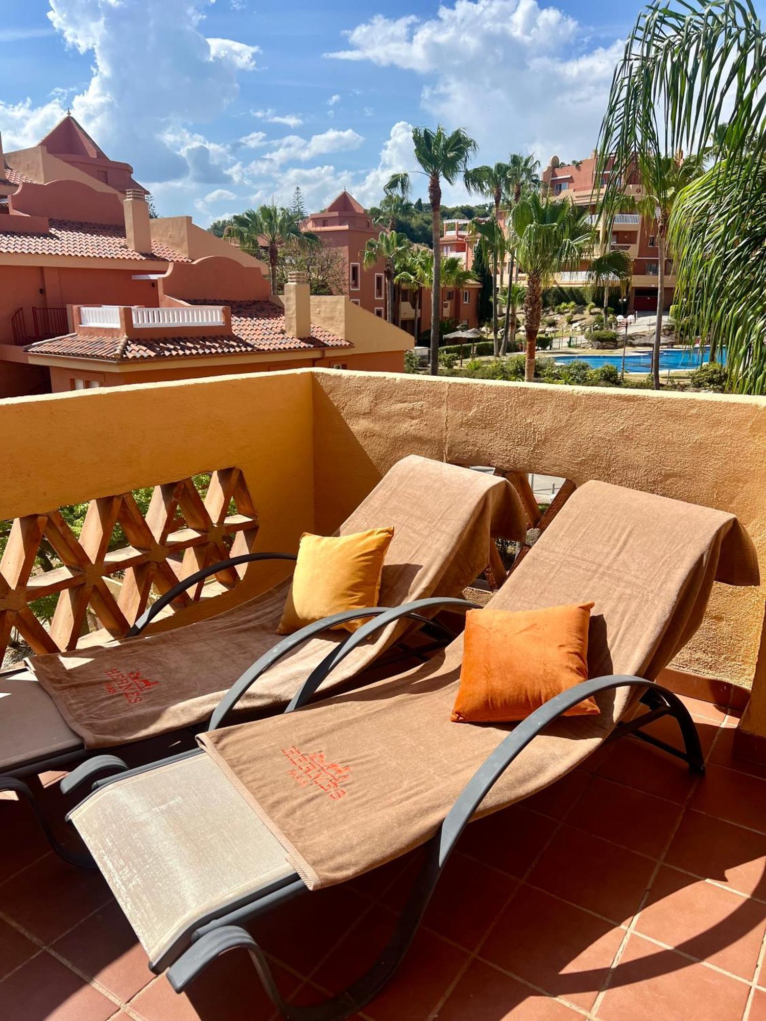 2 Bedroom Apartment Marbella East - La Reserva De Marbella Kültér fotó